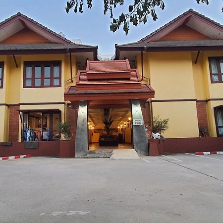 Yellow Tique Hotel Лампанг Екстер'єр фото